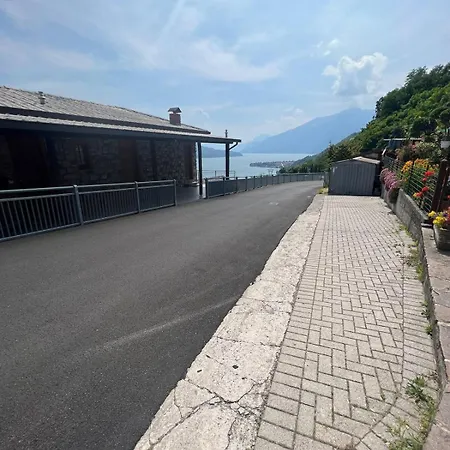 아파트 Spettacolare Vista E Giardino Privato 게라 라리오